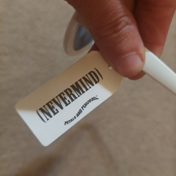 Petals and Peacocks 'Nevermind' sunglasses in white. NWT - Picture 6 of 7